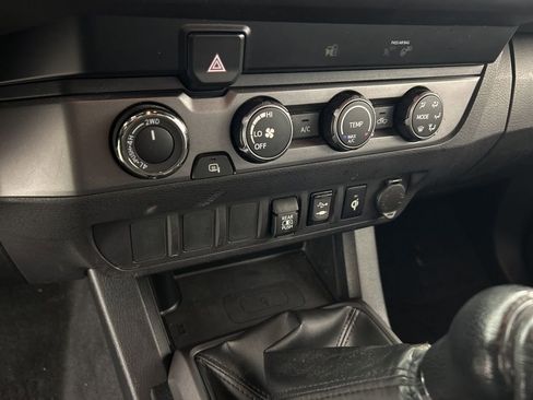 Used 2019 Toyota Tacoma TRD Sport image 21