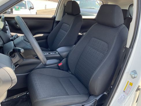 Used 2025 Honda HR-V LX image 17