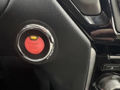 Used 2020 Nissan Pathfinder S image 19