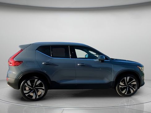 Used 2023 Volvo XC40 B5 Plus w/ Protection Package Premier AWD/4WD image 32