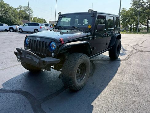 Used 2015 Jeep Wrangler Unlimited Rubicon AWD/4WD image 3