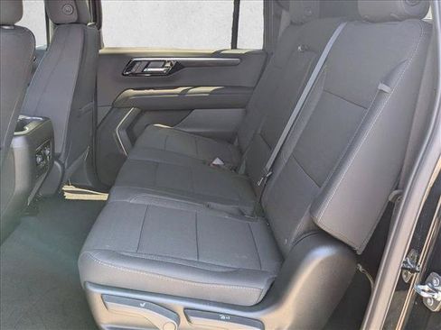 Used 2026 Chevrolet Suburban LS RWD image 16