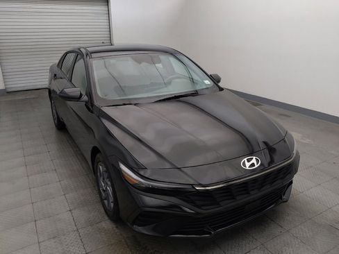 Used 2025 Hyundai Elantra Hybrid FWD image 14