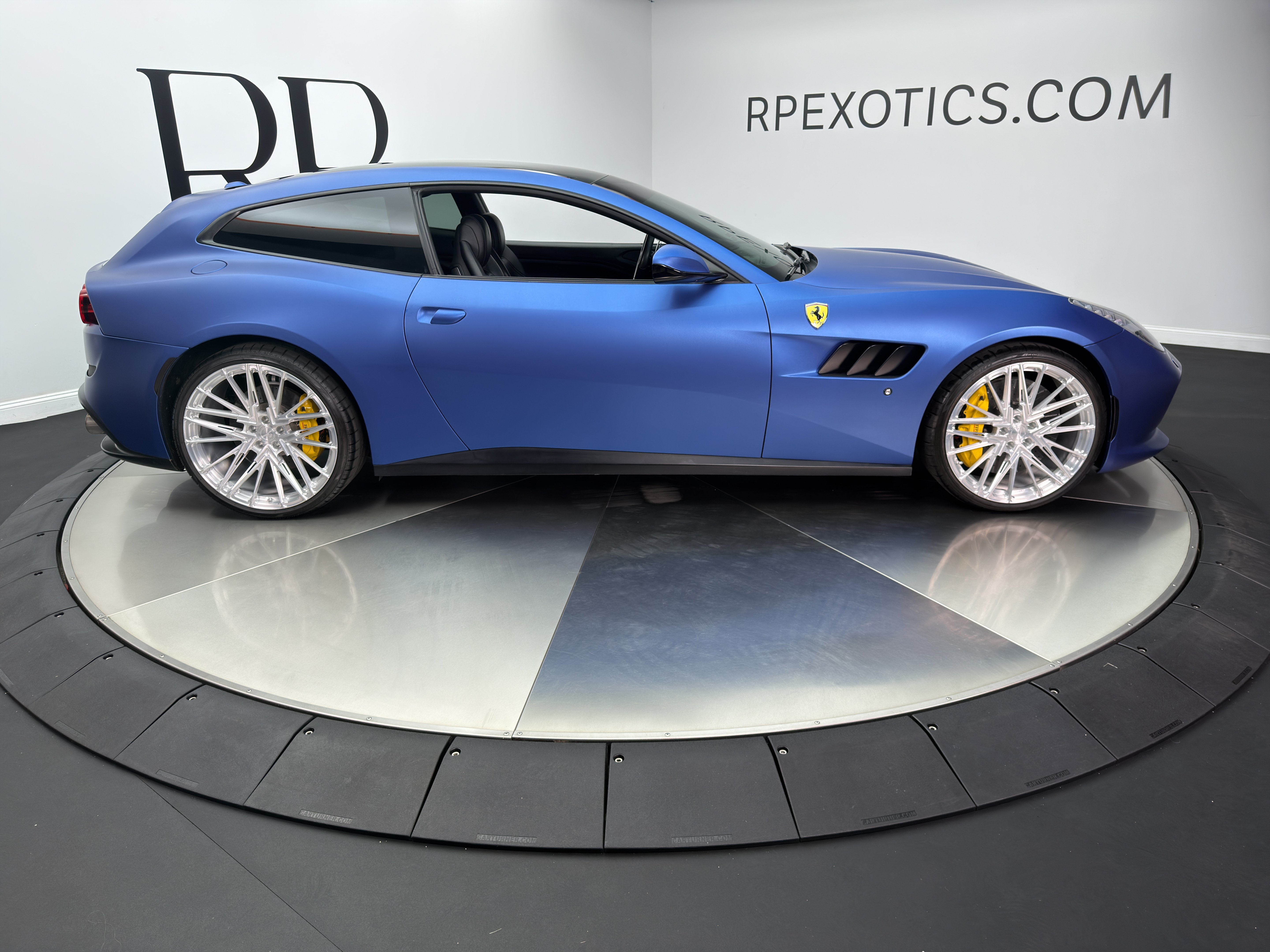 Used 2017 Ferrari GTC4Lusso AWD/4WD image 7