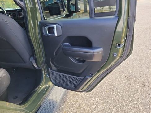 Used 2021 Jeep Gladiator Sport image 30