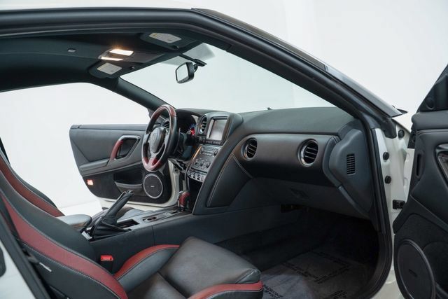 Used 2015 Nissan GT-R Black Edition AWD/4WD image 24