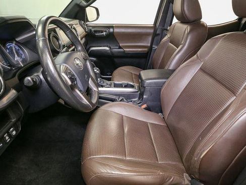 Used 2017 Toyota Tacoma Limited image 42