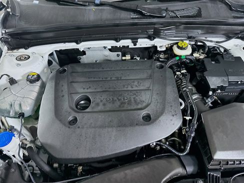 Used 2025 Volvo XC40 B5 Core image 34