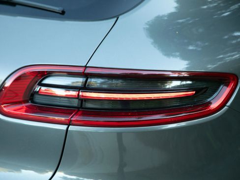 Used 2018 Porsche Macan Sport Edition image 9