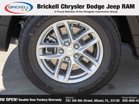 New 2025 Jeep Grand Cherokee L Laredo image 40