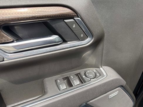 Used 2025 Chevrolet Silverado 1500 LT Trail Boss w/ LT Trail Boss Premium Package AWD/4WD image 18