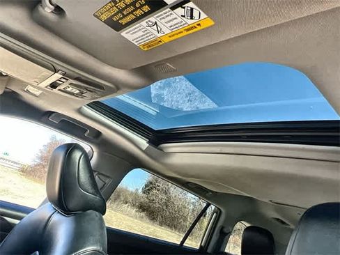 Used 2020 Toyota Highlander XLE image 32