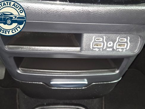 Used 2025 Chrysler Pacifica Select FWD image 16