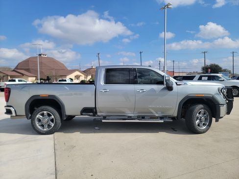 Used 2025 GMC Sierra 3500 SLT w/ SLT Premium Package image 4