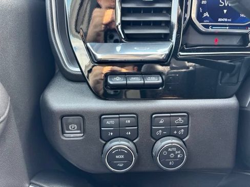 Certified 2023 Chevrolet Silverado 1500 High Country w/ High Country Premium Package AWD/4WD image 16