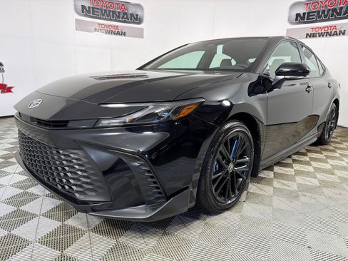 Used 2025 Toyota Camry SE FWD image 7