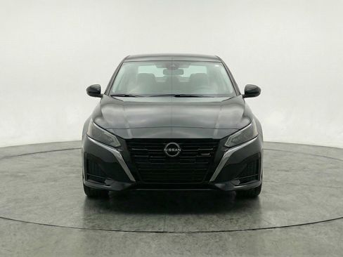 Used 2025 Nissan Altima 2.5 SV image 2