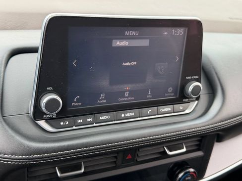 Certified 2023 Nissan Rogue SV FWD image 18