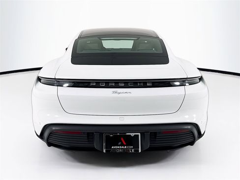 Used 2022 Porsche Taycan image 10