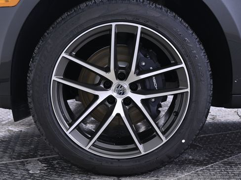 Used 2026 Porsche Macan AWD/4WD image 11