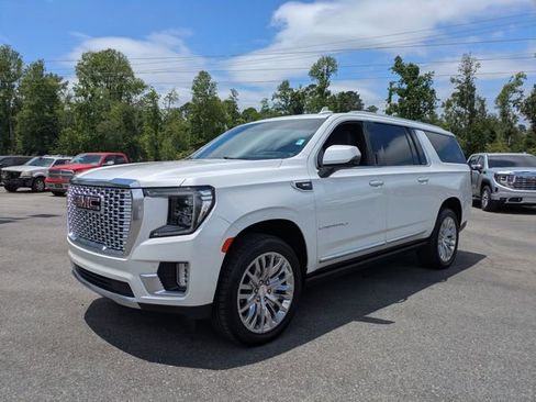 Used 2024 GMC Yukon XL Denali AWD/4WD image 8