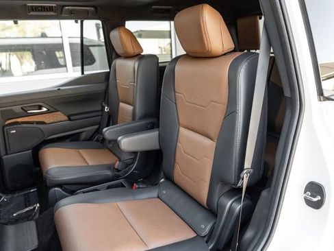 Used 2025 Lexus GX 550 w/ Accessory Package (2T) image 12