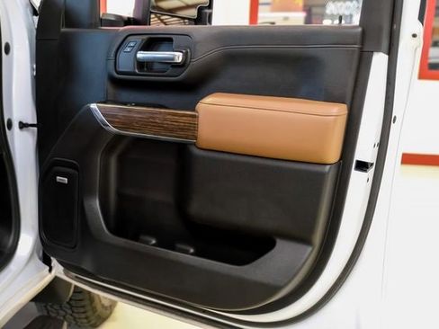 Used 2020 Chevrolet Silverado 3500 High Country image 46