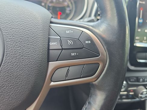 Used 2019 Jeep Cherokee Limited AWD/4WD image 17