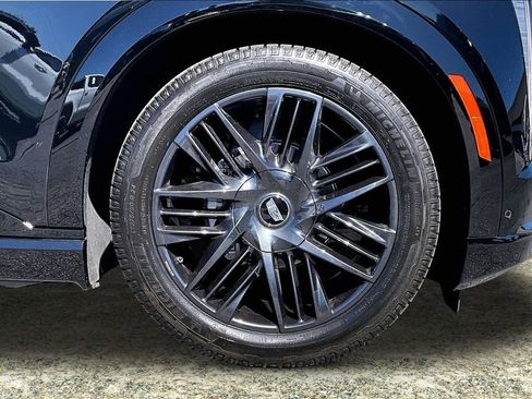 Certified 2025 Cadillac Escalade IQ Sport 2 w/ LPO, ONYX Package AWD/4WD image 34