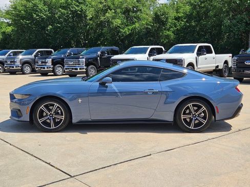 Used 2025 Ford Mustang Coupe RWD image 9