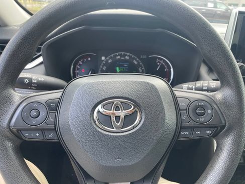 Used 2024 Toyota RAV4 XLE FWD image 23