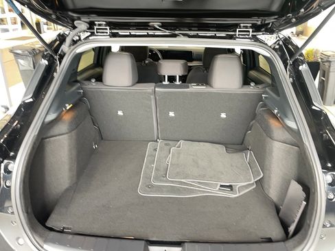 Used 2025 Nissan Kicks SV image 18