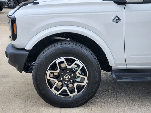 New 2026 Ford Bronco Outer Banks AWD/4WD image 9