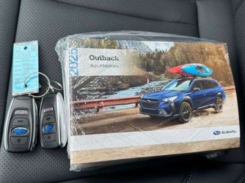 Used 2025 Subaru Outback Limited image 32