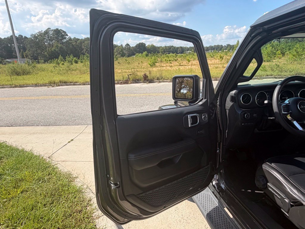 Used 2023 Jeep Wrangler Unlimited Sahara AWD/4WD image 45