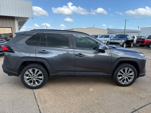 Used 2023 Toyota RAV4 XLE Premium AWD/4WD image 6