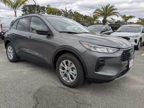 New 2026 Ford Escape Active w/ Active Premium Tech Pack image 3