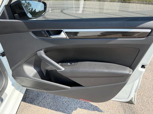 Used 2018 Volkswagen Passat 3.6 image 21