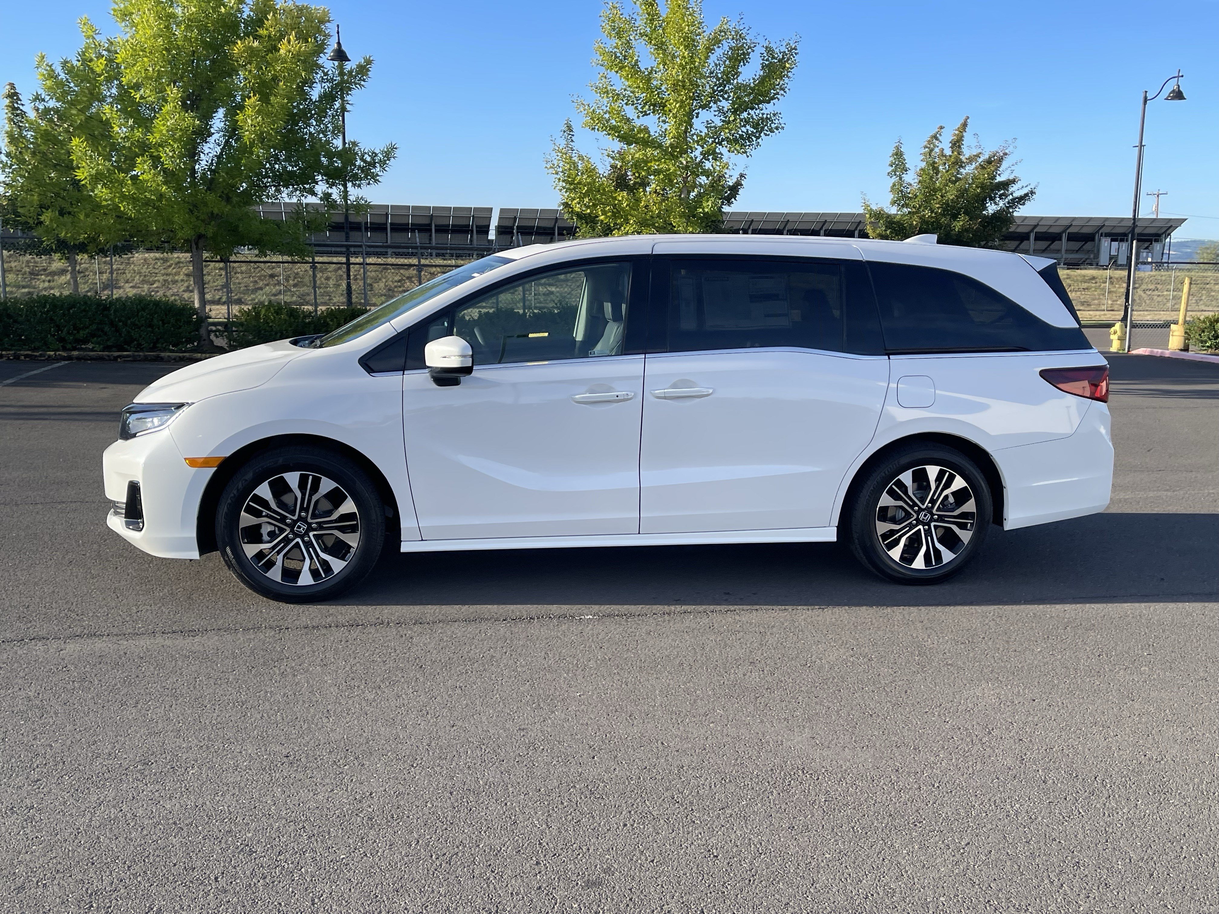 New 2026 Honda Odyssey Elite image 2