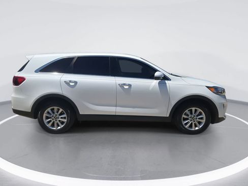 Used 2019 Kia Sorento FWD image 9