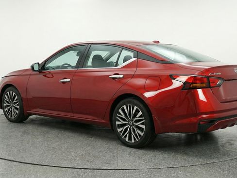 Used 2025 Nissan Altima 2.5 SV image 6
