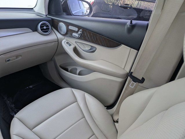 Used 2019 Mercedes-Benz GLC 300 4MATIC image 18
