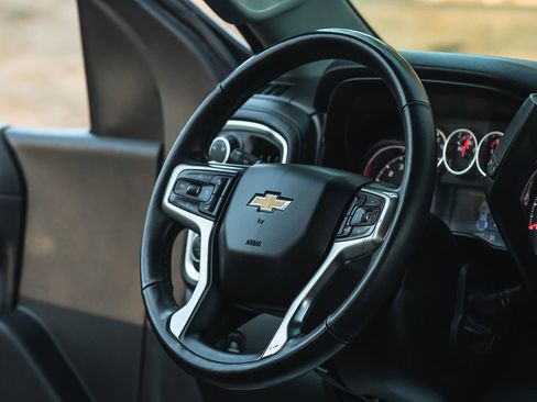 Used 2019 Chevrolet Silverado 1500 LT w/ Convenience Package image 15