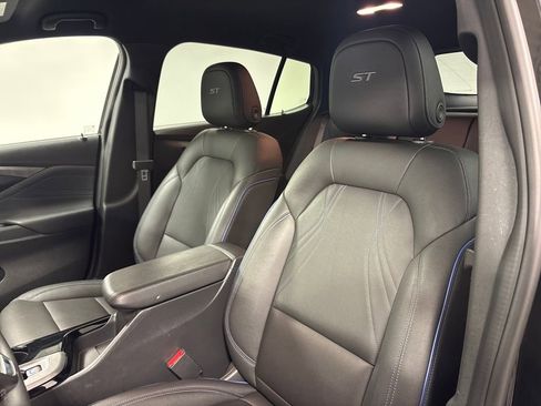 Certified 2025 Buick Envista Sport Touring image 24