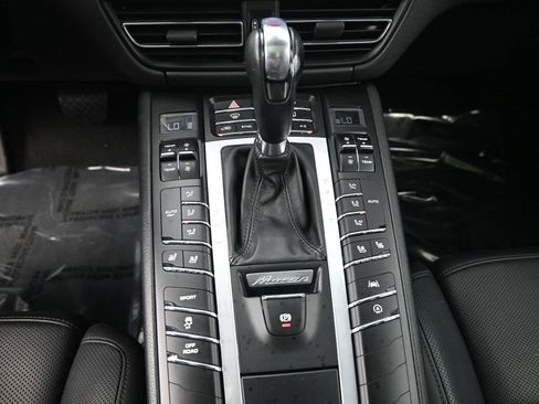 Used 2021 Porsche Macan S image 21
