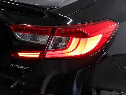 Used 2021 Honda Accord Sport image 7