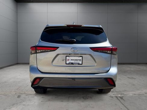 Used 2023 Toyota Highlander Limited AWD/4WD image 4