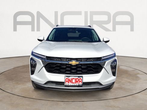 Used 2025 Chevrolet Trax LT w/ LT Convenience Package image 8