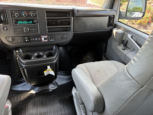 Used 2025 Chevrolet Express 3500 w/ Power Convenience Package RWD image 19