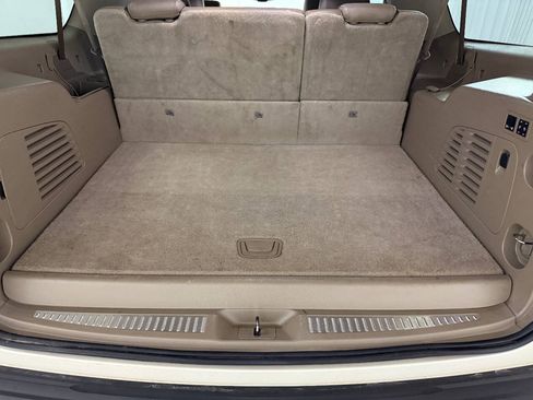 Used 2015 Chevrolet Suburban LTZ RWD image 71